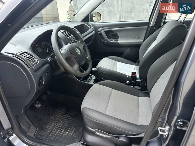 Сірий Шкода Фабія, об'ємом двигуна 1.4 л та пробігом 180 тис. км за 5300 $, фото 7 на Automoto.ua