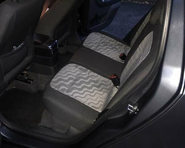 Сірий Шкода Фабія, об'ємом двигуна 1.2 л та пробігом 180 тис. км за 4700 $, фото 4 на Automoto.ua