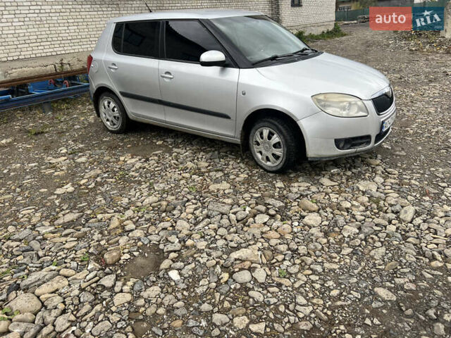 Шкода Фабия 2008 в Рахове на Automoto.ua Серый Шкода Фабия, объемом двигателя 1.39 л и пробегом 377 тыс. км за 4300 $, фото 2 на Automoto.ua