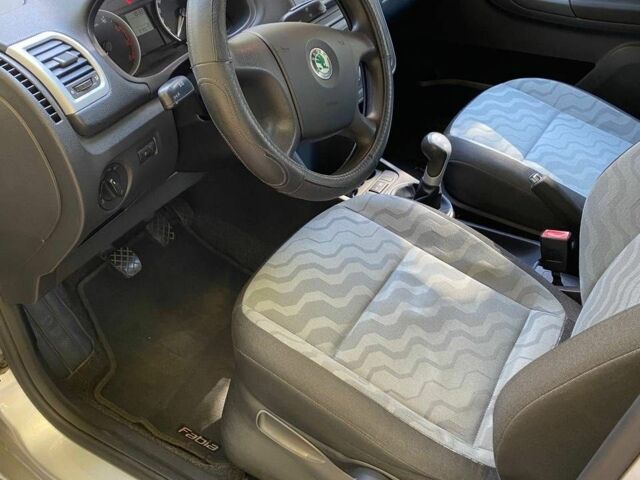 Серый Шкода Фабия, объемом двигателя 0 л и пробегом 218 тыс. км за 5100 $, фото 3 на Automoto.ua