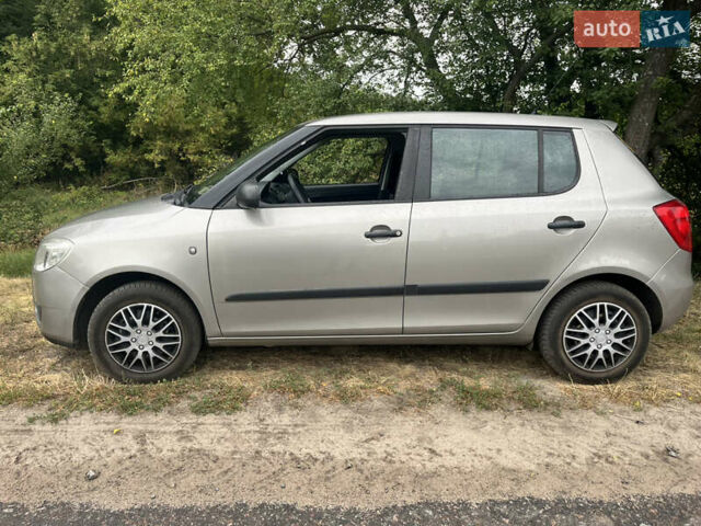 Серый Шкода Фабия, объемом двигателя 1.39 л и пробегом 224 тыс. км за 6200 $, фото 2 на Automoto.ua