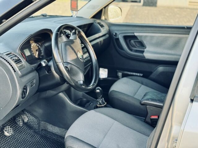 Серый Шкода Фабия, объемом двигателя 1.4 л и пробегом 245 тыс. км за 4699 $, фото 5 на Automoto.ua