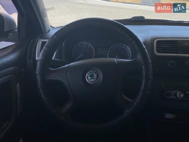 Серый Шкода Фабия, объемом двигателя 1.39 л и пробегом 185 тыс. км за 6300 $, фото 28 на Automoto.ua