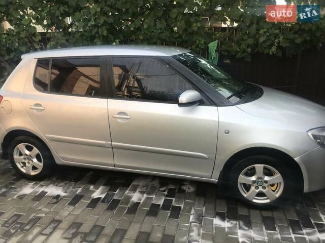 Серый Шкода Фабия, объемом двигателя 1.39 л и пробегом 318 тыс. км за 3700 $, фото 5 на Automoto.ua