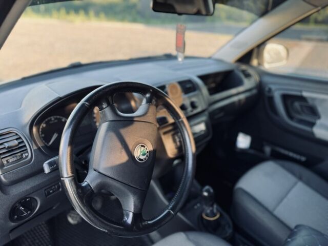 Серый Шкода Фабия, объемом двигателя 1.4 л и пробегом 245 тыс. км за 4699 $, фото 7 на Automoto.ua