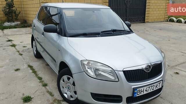 Серый Шкода Фабия, объемом двигателя 1.2 л и пробегом 314 тыс. км за 3950 $, фото 4 на Automoto.ua