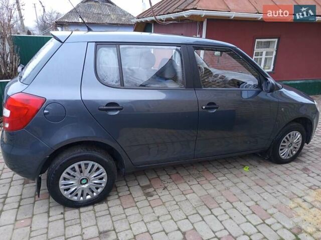 Серый Шкода Фабия, объемом двигателя 1.2 л и пробегом 210 тыс. км за 3950 $, фото 17 на Automoto.ua