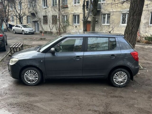 Серый Шкода Фабия, объемом двигателя 1.2 л и пробегом 220 тыс. км за 4200 $, фото 1 на Automoto.ua