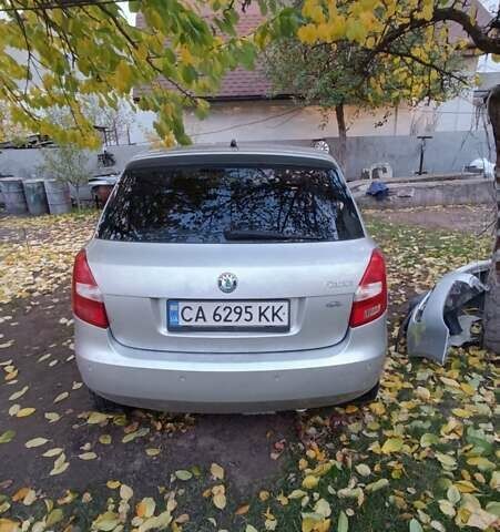 Серый Шкода Фабия, объемом двигателя 1.2 л и пробегом 270 тыс. км за 2500 $, фото 1 на Automoto.ua