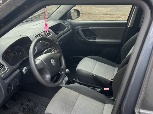 Шкода Фабия 2008 в Львове на Automoto.ua Серый Шкода Фабия, объемом двигателя 1.2 л и пробегом 225 тыс. км за 4200 $, фото 4 на Automoto.ua