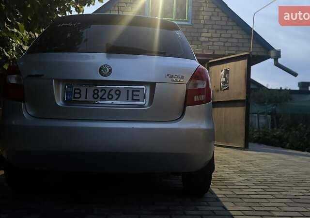 Серый Шкода Фабия, объемом двигателя 1.39 л и пробегом 318 тыс. км за 3700 $, фото 1 на Automoto.ua