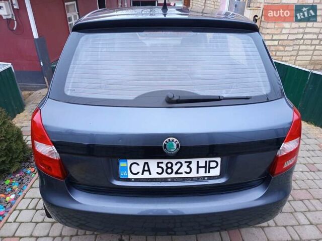 Серый Шкода Фабия, объемом двигателя 1.2 л и пробегом 210 тыс. км за 3950 $, фото 2 на Automoto.ua