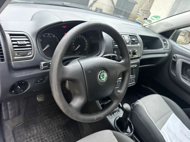 Сірий Шкода Фабія, об'ємом двигуна 0 л та пробігом 182 тис. км за 5300 $, фото 6 на Automoto.ua