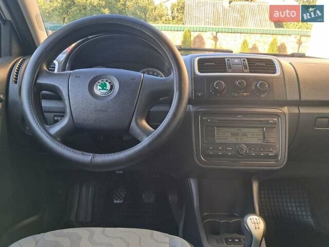 Сірий Шкода Фабія, об'ємом двигуна 1.4 л та пробігом 214 тис. км за 4999 $, фото 53 на Automoto.ua