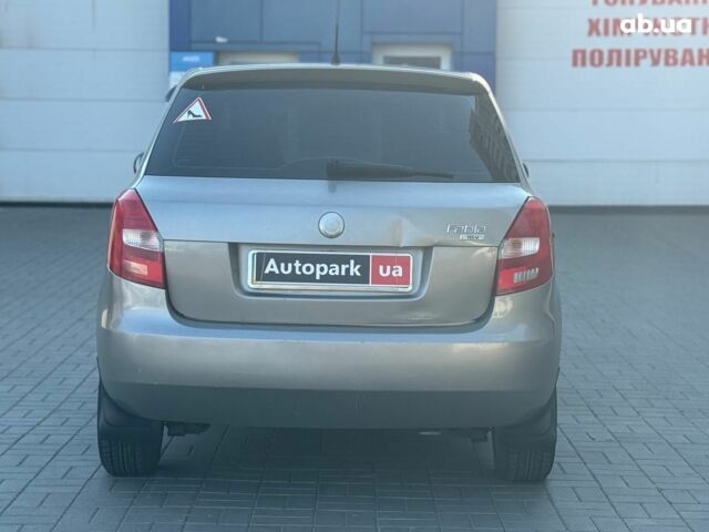 Сірий Шкода Фабія, об'ємом двигуна 1.4 л та пробігом 246 тис. км за 4890 $, фото 5 на Automoto.ua