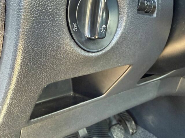 Серый Шкода Фабия, объемом двигателя 1.4 л и пробегом 236 тыс. км за 3650 $, фото 3 на Automoto.ua