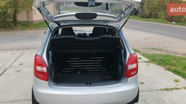 Серый Шкода Фабия, объемом двигателя 1.2 л и пробегом 314 тыс. км за 3950 $, фото 12 на Automoto.ua