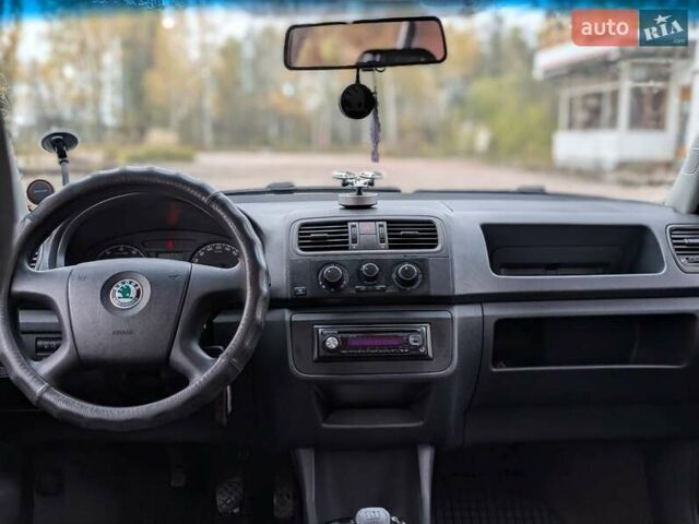 Серый Шкода Фабия, объемом двигателя 1.39 л и пробегом 154 тыс. км за 4999 $, фото 2 на Automoto.ua