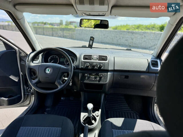 Серый Шкода Фабия, объемом двигателя 1.2 л и пробегом 96 тыс. км за 5100 $, фото 56 на Automoto.ua
