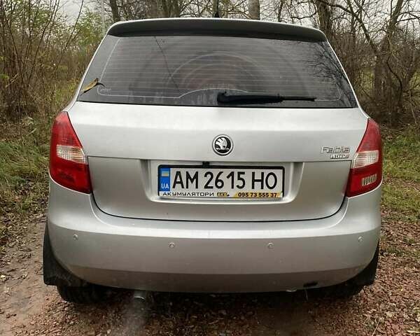 Серый Шкода Фабия, объемом двигателя 1.2 л и пробегом 230 тыс. км за 3900 $, фото 6 на Automoto.ua