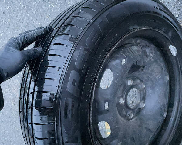 Серый Шкода Фабия, объемом двигателя 1.39 л и пробегом 296 тыс. км за 4700 $, фото 6 на Automoto.ua