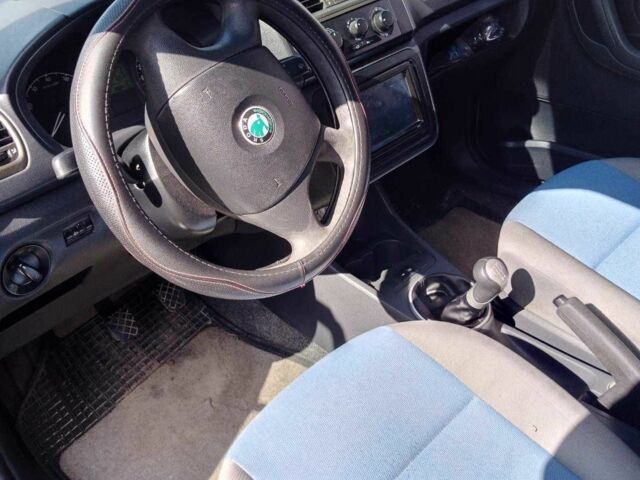 Серый Шкода Фабия, объемом двигателя 1.2 л и пробегом 200 тыс. км за 3500 $, фото 2 на Automoto.ua