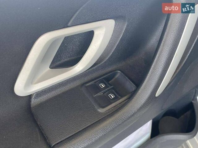 Серый Шкода Фабия, объемом двигателя 1.39 л и пробегом 185 тыс. км за 6300 $, фото 32 на Automoto.ua