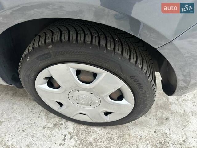 Сірий Шкода Фабія, об'ємом двигуна 1.4 л та пробігом 180 тис. км за 5300 $, фото 9 на Automoto.ua