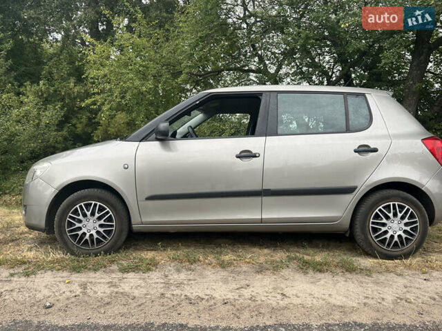 Серый Шкода Фабия, объемом двигателя 1.39 л и пробегом 224 тыс. км за 6200 $, фото 1 на Automoto.ua