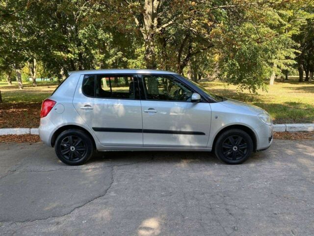 Серый Шкода Фабия, объемом двигателя 0 л и пробегом 218 тыс. км за 5100 $, фото 1 на Automoto.ua