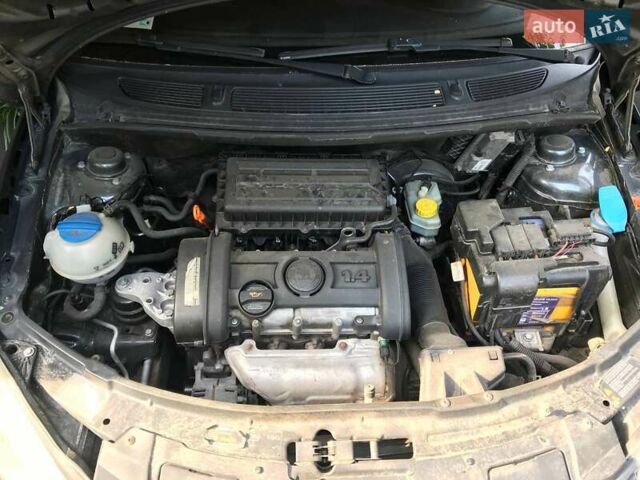 Серый Шкода Фабия, объемом двигателя 1.39 л и пробегом 390 тыс. км за 3600 $, фото 8 на Automoto.ua