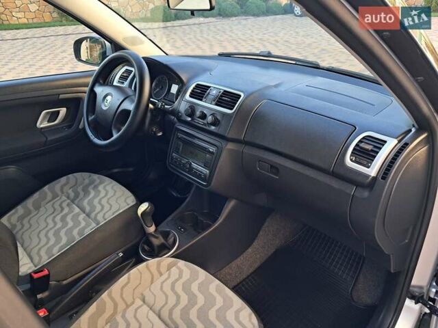 Сірий Шкода Фабія, об'ємом двигуна 1.4 л та пробігом 214 тис. км за 4999 $, фото 43 на Automoto.ua