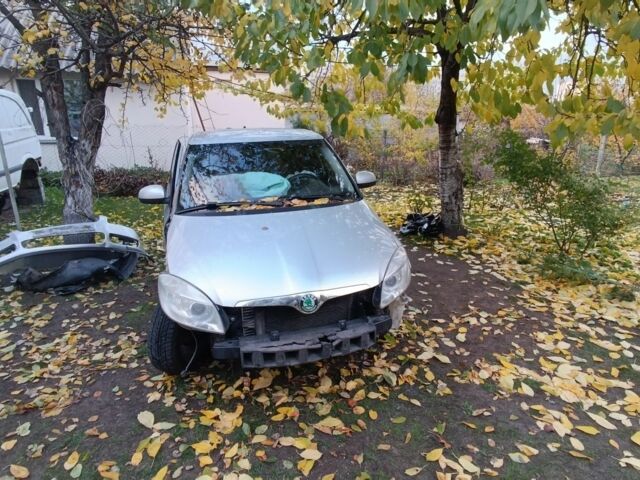 Серый Шкода Фабия, объемом двигателя 1.2 л и пробегом 270 тыс. км за 2500 $, фото 5 на Automoto.ua