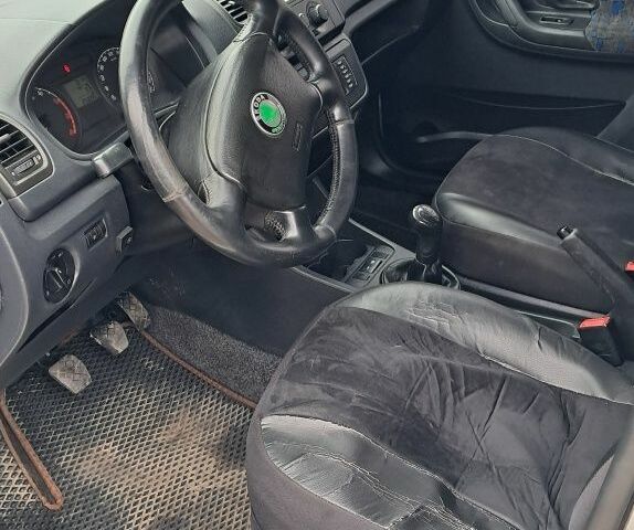 Серый Шкода Фабия, объемом двигателя 1.4 л и пробегом 253 тыс. км за 2500 $, фото 5 на Automoto.ua