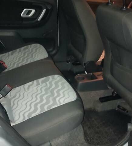 Серый Шкода Фабия, объемом двигателя 1.39 л и пробегом 67 тыс. км за 5500 $, фото 4 на Automoto.ua