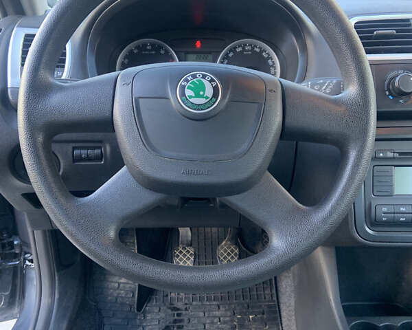 Сірий Шкода Фабія, об'ємом двигуна 1.2 л та пробігом 84 тис. км за 5700 $, фото 27 на Automoto.ua