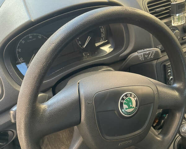 Серый Шкода Фабия, объемом двигателя 1.2 л и пробегом 142 тыс. км за 3900 $, фото 28 на Automoto.ua