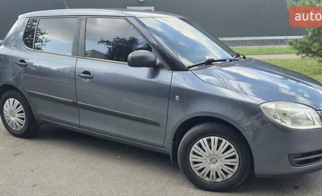 Сірий Шкода Фабія, об'ємом двигуна 1.42 л та пробігом 258 тис. км за 5000 $, фото 1 на Automoto.ua