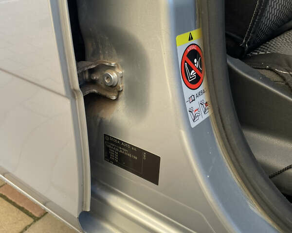 Серый Шкода Фабия, объемом двигателя 1.2 л и пробегом 142 тыс. км за 3900 $, фото 25 на Automoto.ua