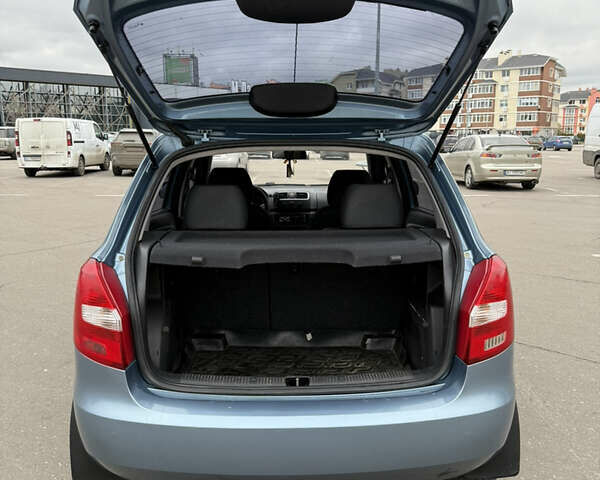 Серый Шкода Фабия, объемом двигателя 1.39 л и пробегом 219 тыс. км за 4400 $, фото 13 на Automoto.ua