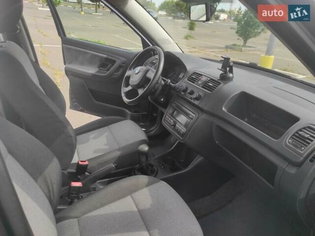 Шкода Фабия 2009 в Николаеве на Automoto.ua Серый Шкода Фабия, объемом двигателя 1.2 л и пробегом 190 тыс. км за 5000 $, фото 5 на Automoto.ua
