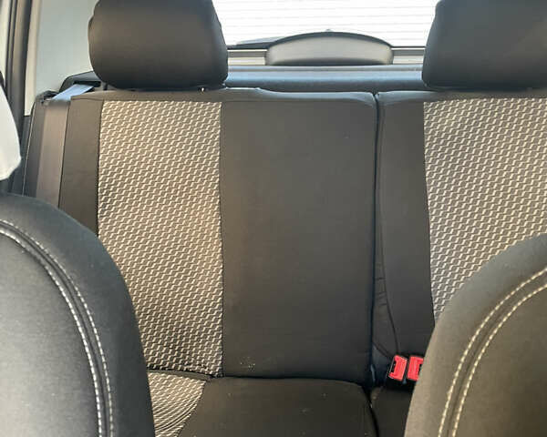 Серый Шкода Фабия, объемом двигателя 1.2 л и пробегом 142 тыс. км за 3900 $, фото 12 на Automoto.ua