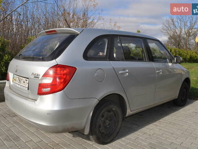Сірий Шкода Фабія, об'ємом двигуна 1.39 л та пробігом 246 тис. км за 4300 $, фото 1 на Automoto.ua