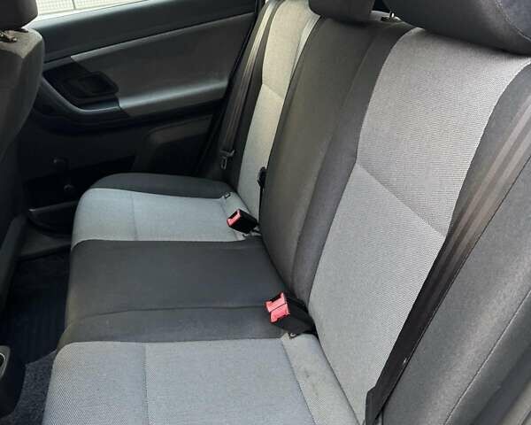 Сірий Шкода Фабія, об'ємом двигуна 1.39 л та пробігом 172 тис. км за 4999 $, фото 28 на Automoto.ua
