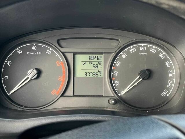 Сірий Шкода Фабія, об'ємом двигуна 1.2 л та пробігом 377 тис. км за 2640 $, фото 6 на Automoto.ua