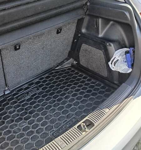 Серый Шкода Фабия, объемом двигателя 1.2 л и пробегом 198 тыс. км за 5500 $, фото 17 на Automoto.ua