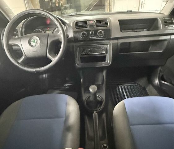 Сірий Шкода Фабія, об'ємом двигуна 0 л та пробігом 146 тис. км за 4950 $, фото 4 на Automoto.ua