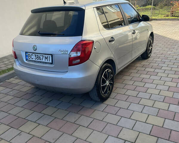 Серый Шкода Фабия, объемом двигателя 1.2 л и пробегом 142 тыс. км за 3900 $, фото 4 на Automoto.ua