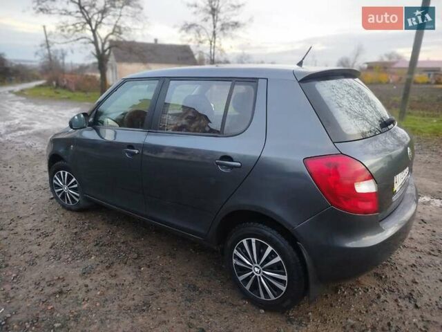 Серый Шкода Фабия, объемом двигателя 1.2 л и пробегом 143 тыс. км за 4500 $, фото 4 на Automoto.ua