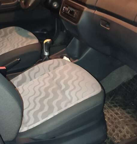 Серый Шкода Фабия, объемом двигателя 1.39 л и пробегом 67 тыс. км за 5500 $, фото 5 на Automoto.ua